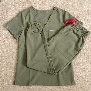 Figs Women’s Scrub Set